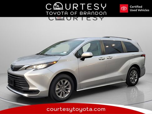 Certified 2023 Toyota Sienna LE image 1