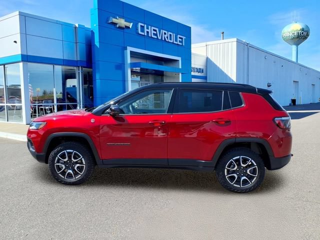 Used 2025 Jeep Compass Trailhawk AWD/4WD image 7