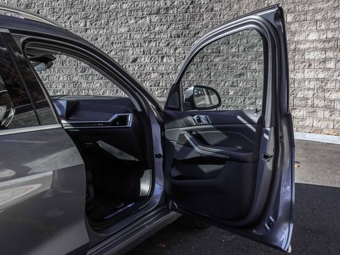 Used 2024 BMW X7 xDrive40i w/ Premium Package image 15