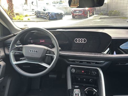 Used 2025 Audi Q5 Premium Plus w/ Premium Plus image 10