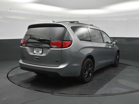 Used 2020 Chrysler Pacifica Touring-L w/ Advanced Safetytec Group AWD/4WD image 8