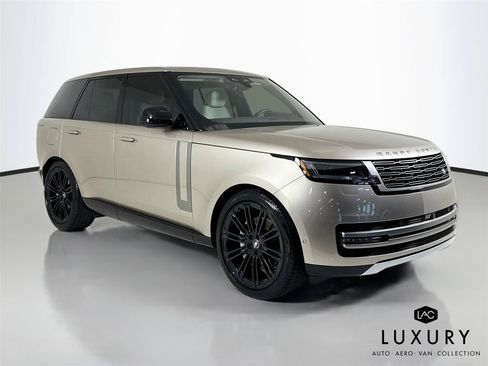Used 2025 Land Rover Range Rover SE AWD/4WD image 3