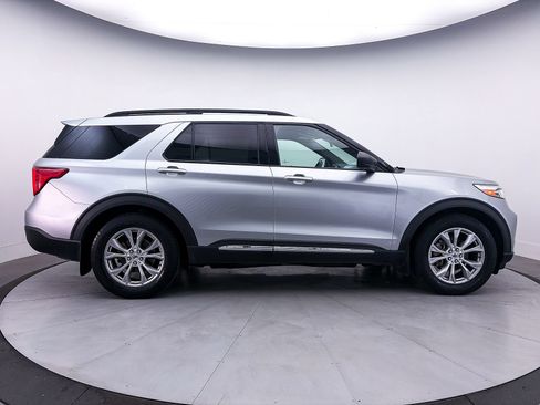 Used 2020 Ford Explorer XLT w/ Equipment Group 202A AWD/4WD image 37