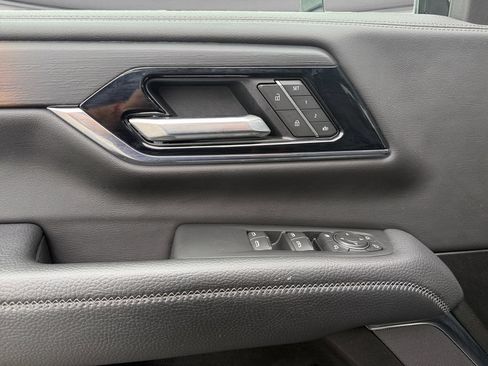 Used 2025 GMC Yukon Denali AWD/4WD image 11