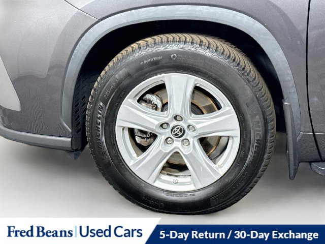 Used 2022 Toyota Highlander LE AWD/4WD image 35