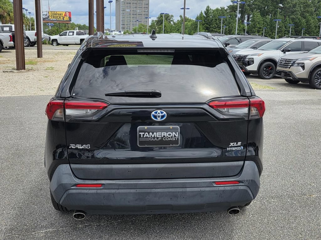 Used 2022 Toyota RAV4 XLE w/ Convenience Package AWD/4WD image 4
