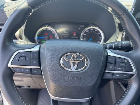 Used 2023 Toyota Highlander LE FWD image 23