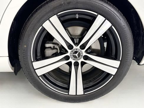 Used 2025 Mercedes-Benz C 300 Sedan image 29