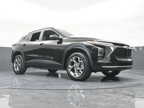 Used 2025 Chevrolet Trax LT w/ Driver Confidence Package FWD image 58
