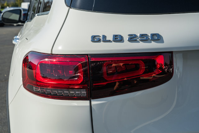 Certified 2023 Mercedes-Benz GLB 250 4MATIC w/ Premium Package image 7