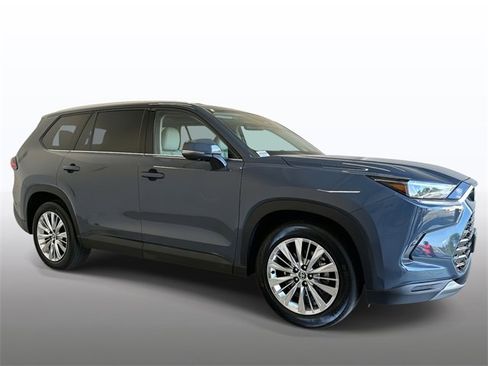 Used 2024 Toyota Grand Highlander AWD image 9