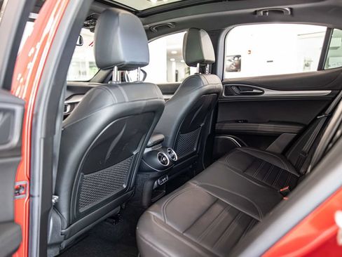 Used 2023 Alfa Romeo Stelvio Veloce AWD/4WD image 35