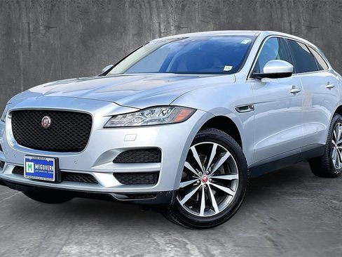 Used 2017 Jaguar F-PACE Prestige image 1