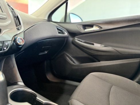 Used 2018 Chevrolet Cruze LT image 38
