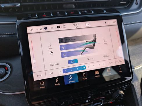 New 2025 Jeep Grand Cherokee Limited w/ Black Appearance Package image 23