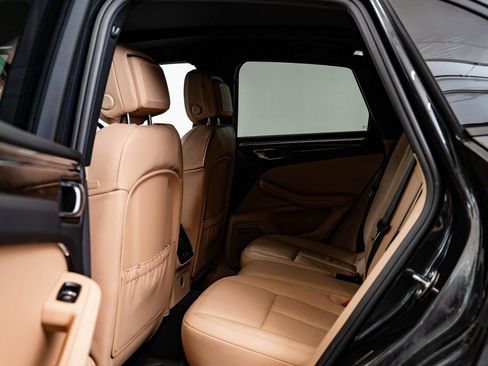 Certified 2025 Porsche Macan AWD/4WD image 42