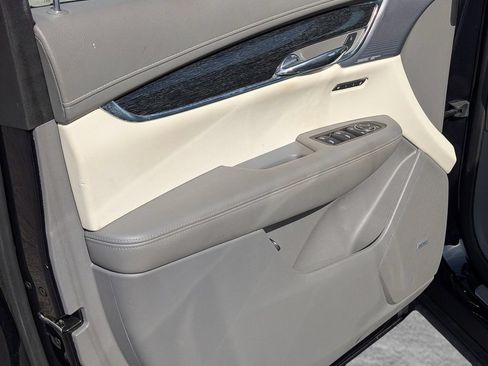 Used 2021 Cadillac XT6 Premium Luxury FWD image 16