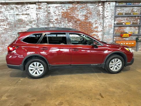 Used 2017 Subaru Outback 2.5i Premium image 2