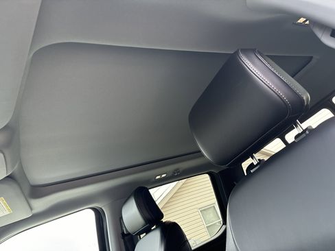 Used 2024 Ford F350 Lariat w/ Camper Package image 28