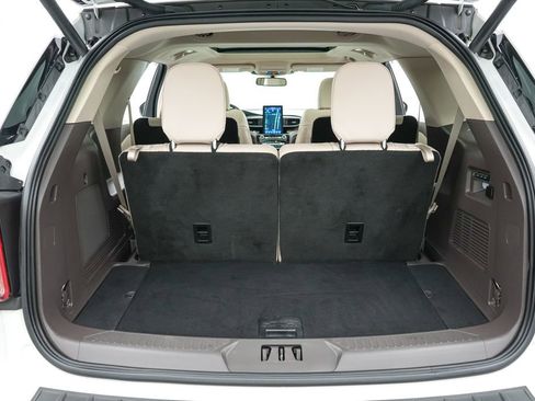Certified 2023 Ford Explorer Platinum w/ Technology Package AWD/4WD image 23