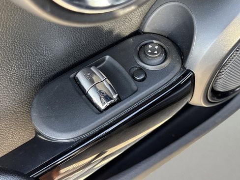 Used 2019 MINI Cooper S image 18