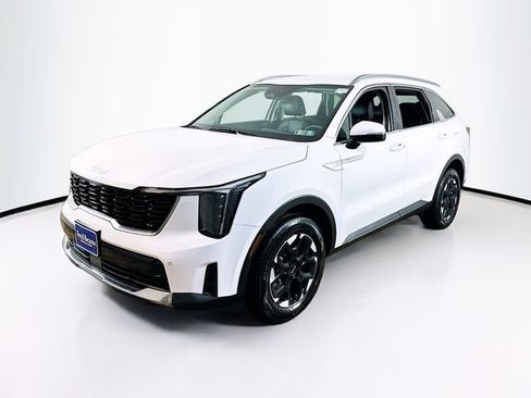 Used 2025 Kia Sorento S AWD/4WD image 3