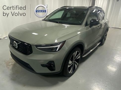 Certified 2025 Volvo XC40 B5 Ultra image 1