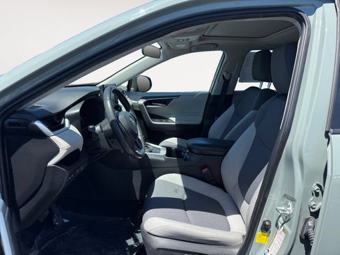 Used 2022 Toyota RAV4 XLE w/ Convenience Package AWD/4WD image 10