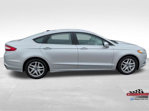 Used 2016 Ford Fusion SE FWD image 6