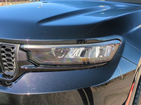 Used 2023 Jeep Grand Cherokee Altitude image 10