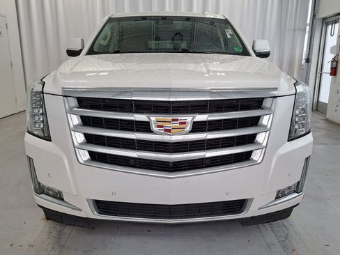 Used 2016 Cadillac Escalade ESV Luxury image 3