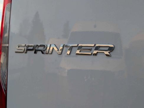 Used 2025 Mercedes-Benz Sprinter 2500 image 18