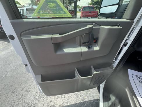 Used 2021 Chevrolet Express 2500 RWD image 21