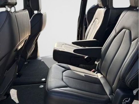 New 2026 Chrysler Pacifica Select w/ S Appearance Package image 22