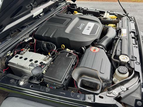 Used 2015 Jeep Wrangler Unlimited Sport image 33