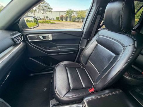 Used 2020 Ford Explorer XLT w/ Equipment Group 202A AWD/4WD image 16