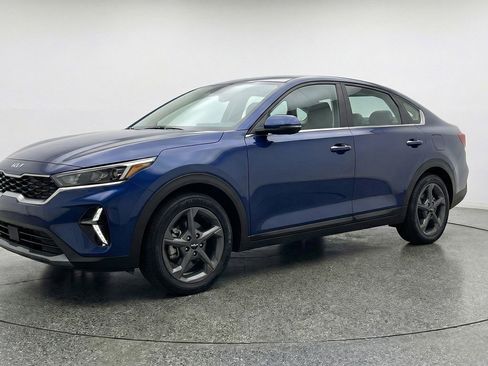 Used 2025 Kia K4 LXS image 3