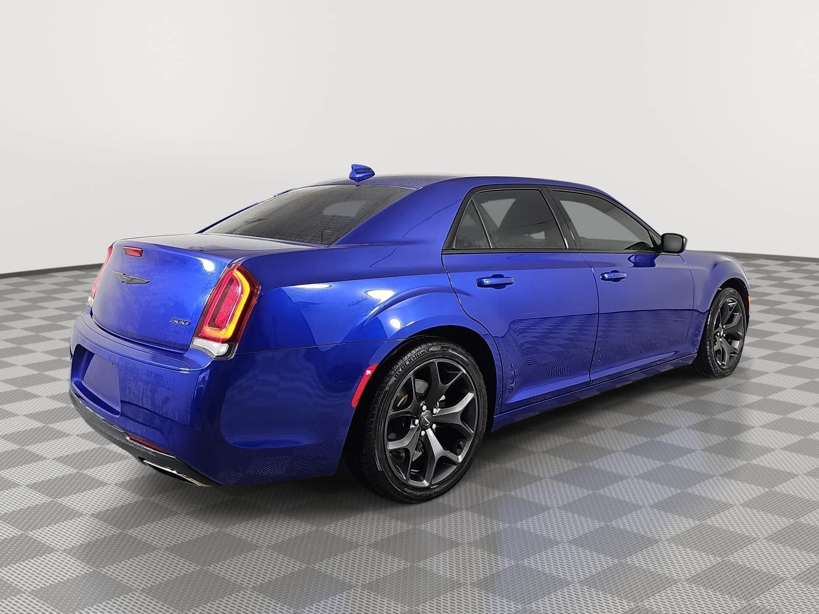 Used 2021 Chrysler 300 Touring w/ Sport Appearance Package RWD image 8