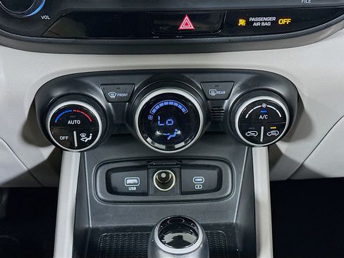 Used 2025 Hyundai Venue SEL FWD image 23