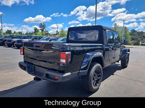 Used 2023 Jeep Gladiator Sport AWD/4WD image 4