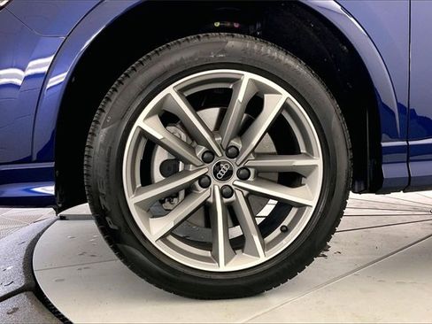 Certified 2025 Audi Q3 2.0T Premium w/ Convenience Package image 9