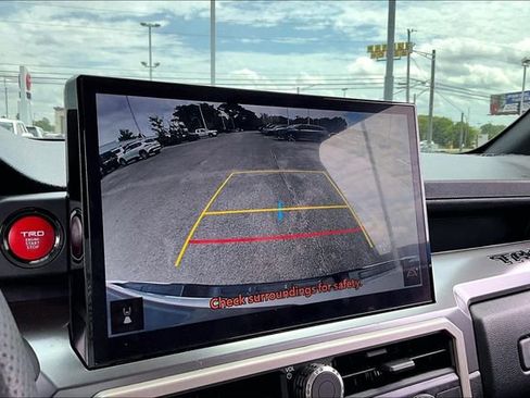 Used 2025 Toyota Tacoma TRD Off-Road image 13