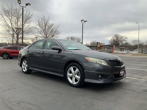 Used 2010 Toyota Camry image 2
