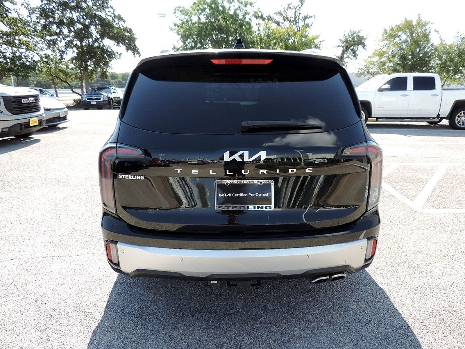 Used 2024 Kia Telluride SX w/ Towing Package FWD image 6