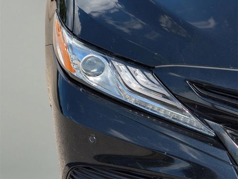 Used 2020 Toyota Camry XSE image 4