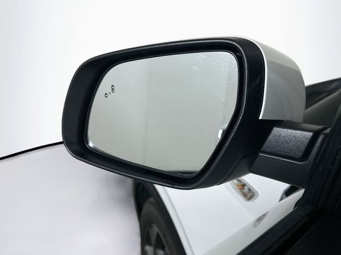 Used 2025 Hyundai Venue SEL image 16