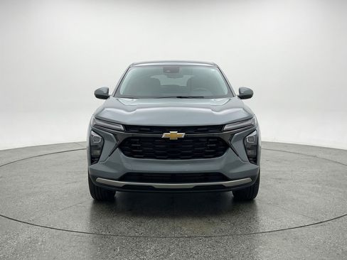 Used 2025 Chevrolet Trax LT FWD image 2