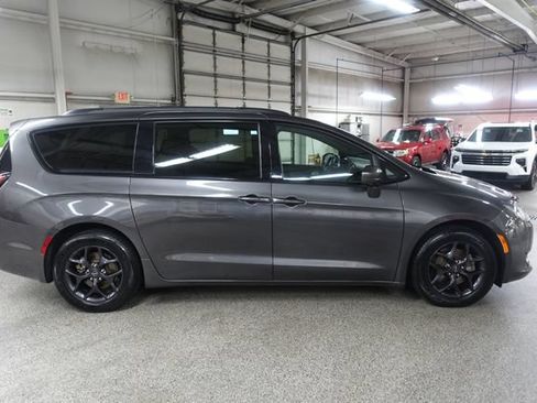 Used 2020 Chrysler Pacifica Touring-L Plus w/ Advanced Safetytec Group FWD image 8