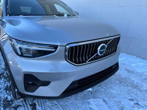 Used 2024 Volvo XC40 B5 Plus image 10