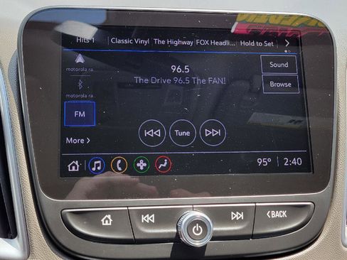 Used 2022 Chevrolet Malibu LT image 19